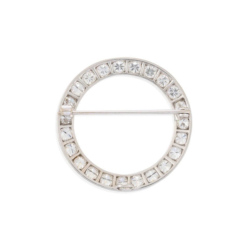 A PLATINUM AND DIAMOND CIRCLE PIN - 3