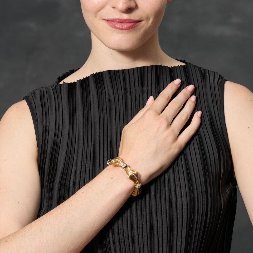 AN 18K BICOLOR GOLD AND DIAMOND BRACELET - 2