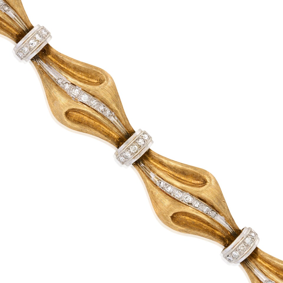 AN 18K BICOLOR GOLD AND DIAMOND BRACELET - 4