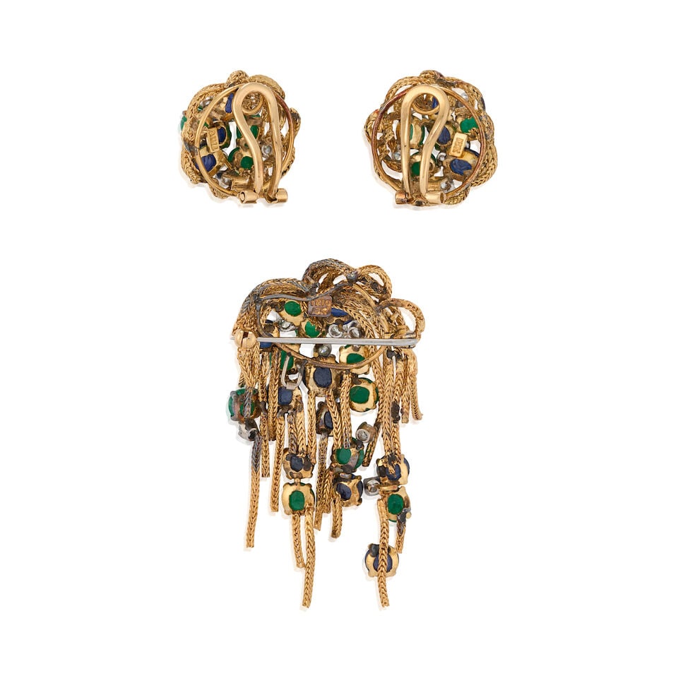 TRIO: AN 18K GOLD, SAPPHIRE, EMERALD, AND DIAMOND SUITE, CIRCA 1960 - 4
