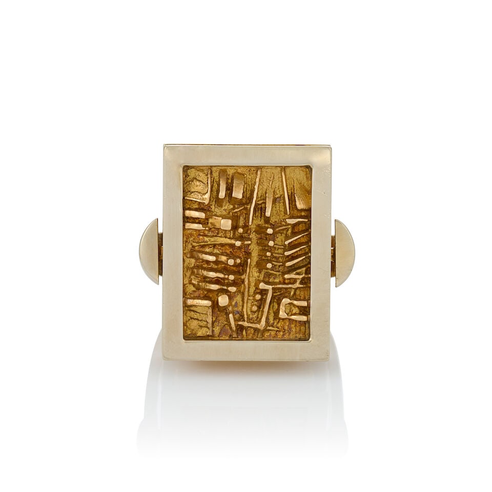 ARNALDO POMODORO: A GOLD SCULPTURAL RING: ARNALDO POMODORO: A GOLD SCULPTURAL RING The rectangular plaque ring with abstract sculptural designs, weight 15.3 dwt, faint Pomodoro signature, in a Didier Antiques box, approximately size 6 3/4. Fo