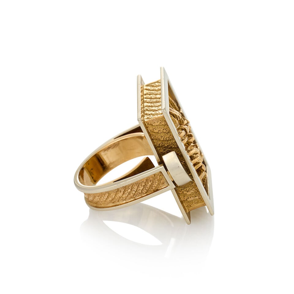 ARNALDO POMODORO: A GOLD SCULPTURAL RING - 5