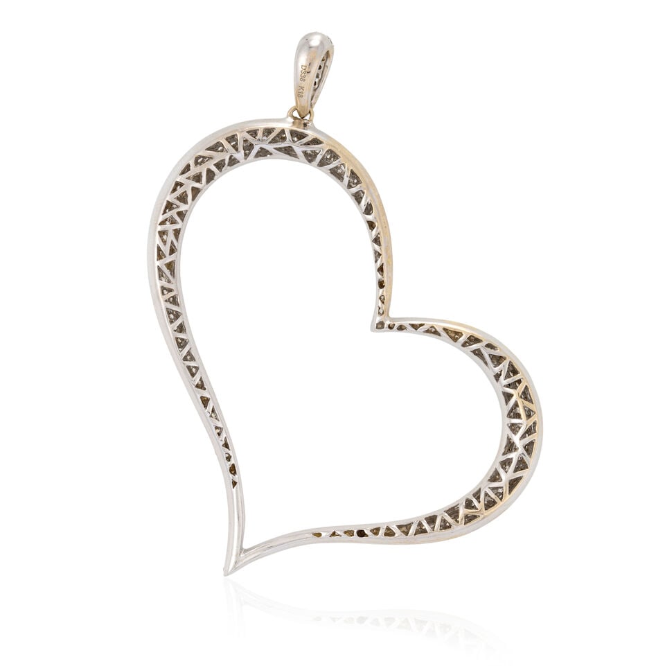 A LARGE 18K WHITE GOLD AND DIAMOND HEART PENDANT - 3