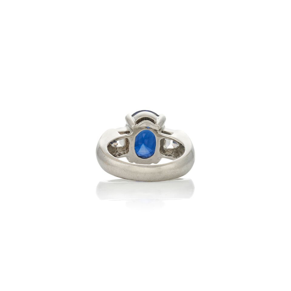 A PLATINUM, SAPPHIRE, AND DIAMOND RING - 4