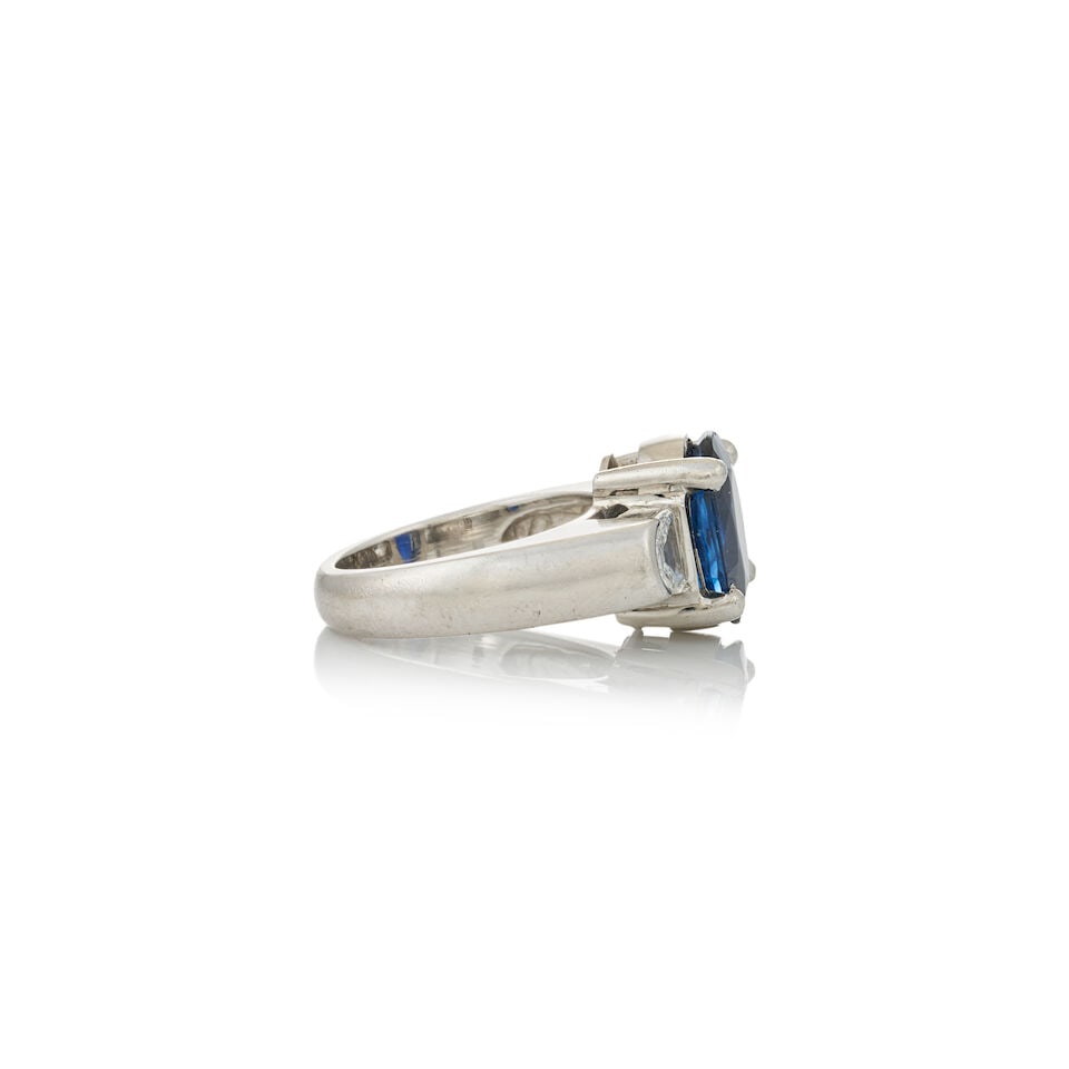 A PLATINUM, SAPPHIRE, AND DIAMOND RING - 5