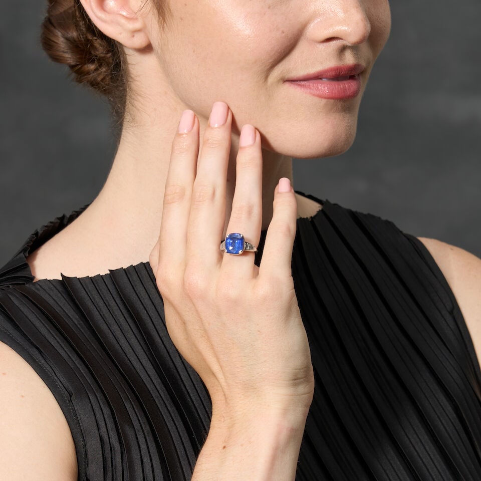 A PLATINUM, SAPPHIRE, AND DIAMOND RING - 2