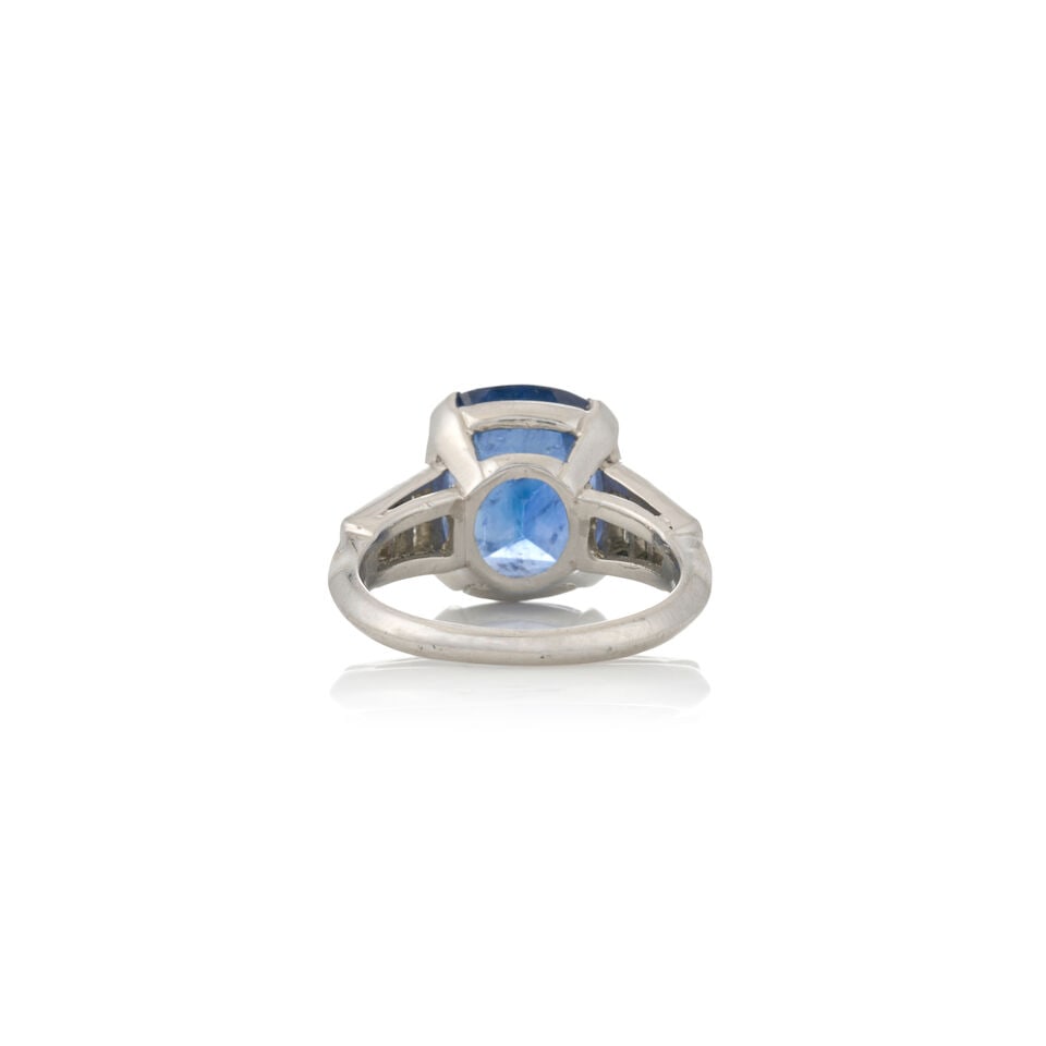 A PLATINUM, SAPPHIRE, AND DIAMOND RING - 3