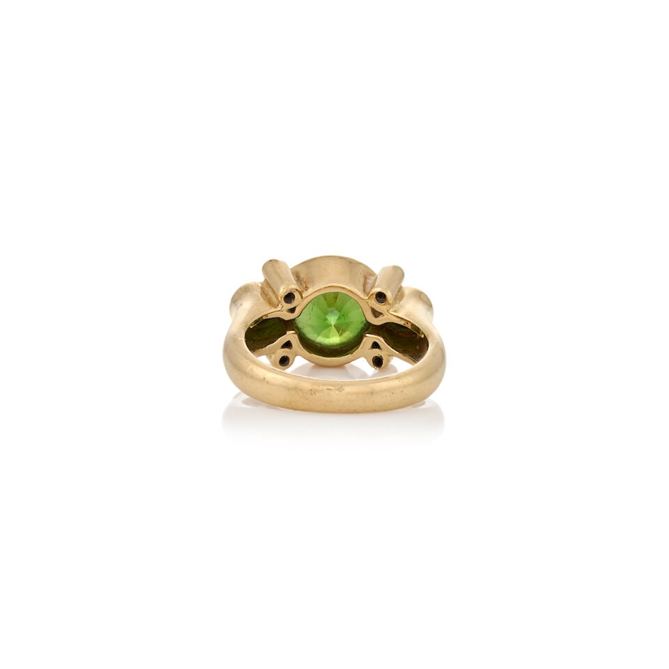 A DEMANTOID GARNET RING - 4