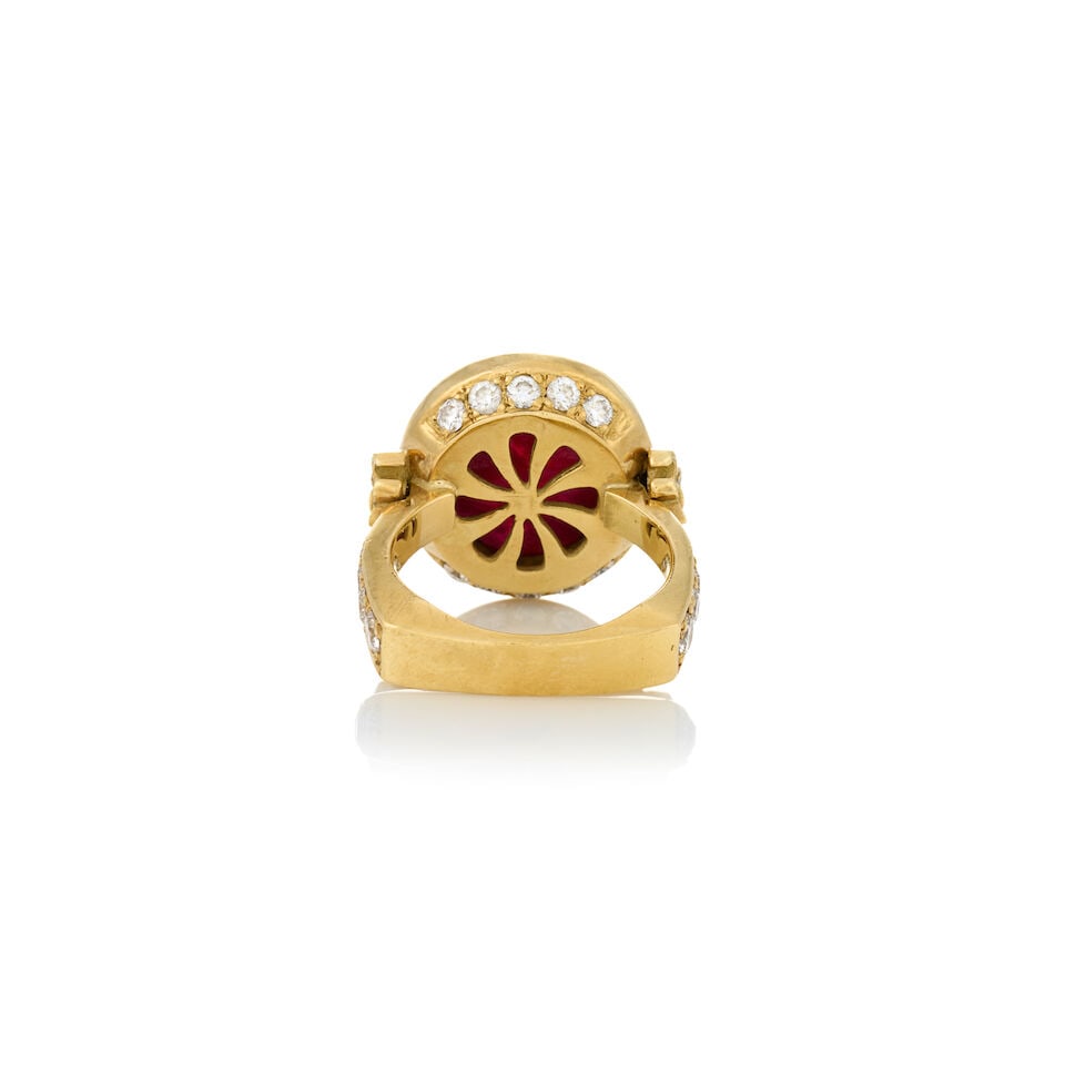 AN 18K GOLD, RUBY, AND DIAMOND RING - 4