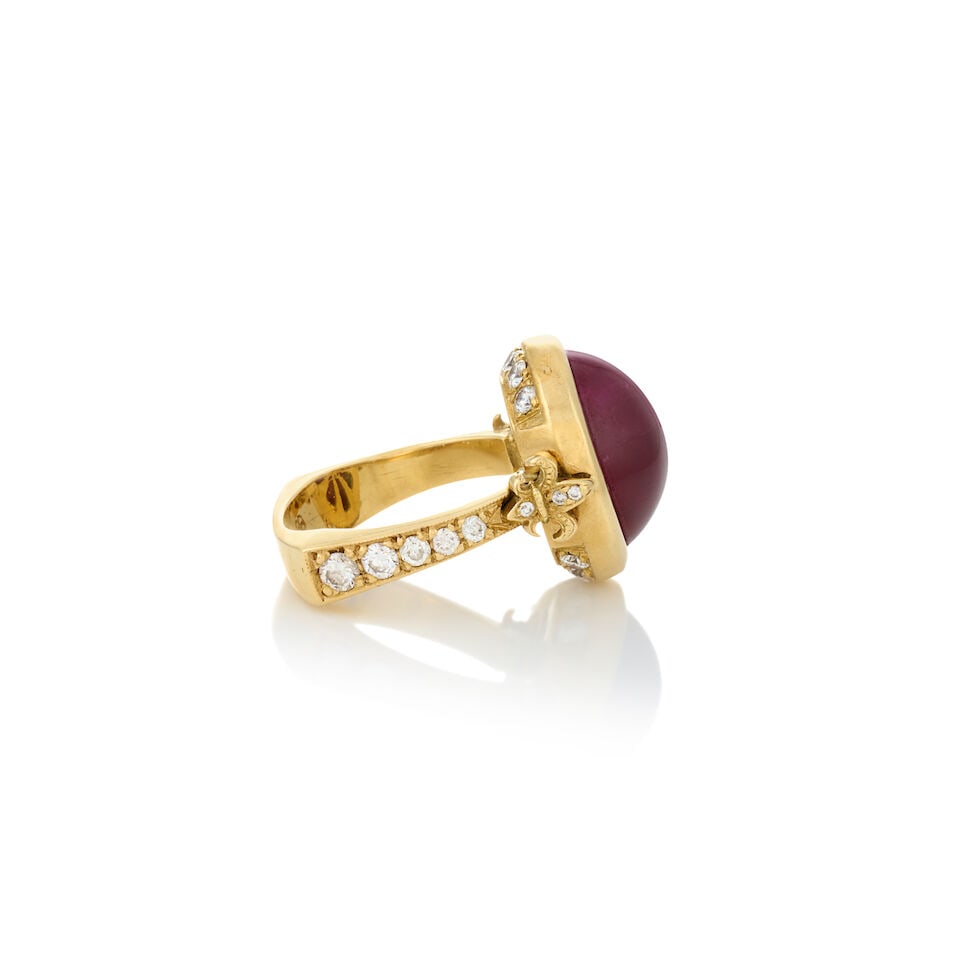 AN 18K GOLD, RUBY, AND DIAMOND RING - 5