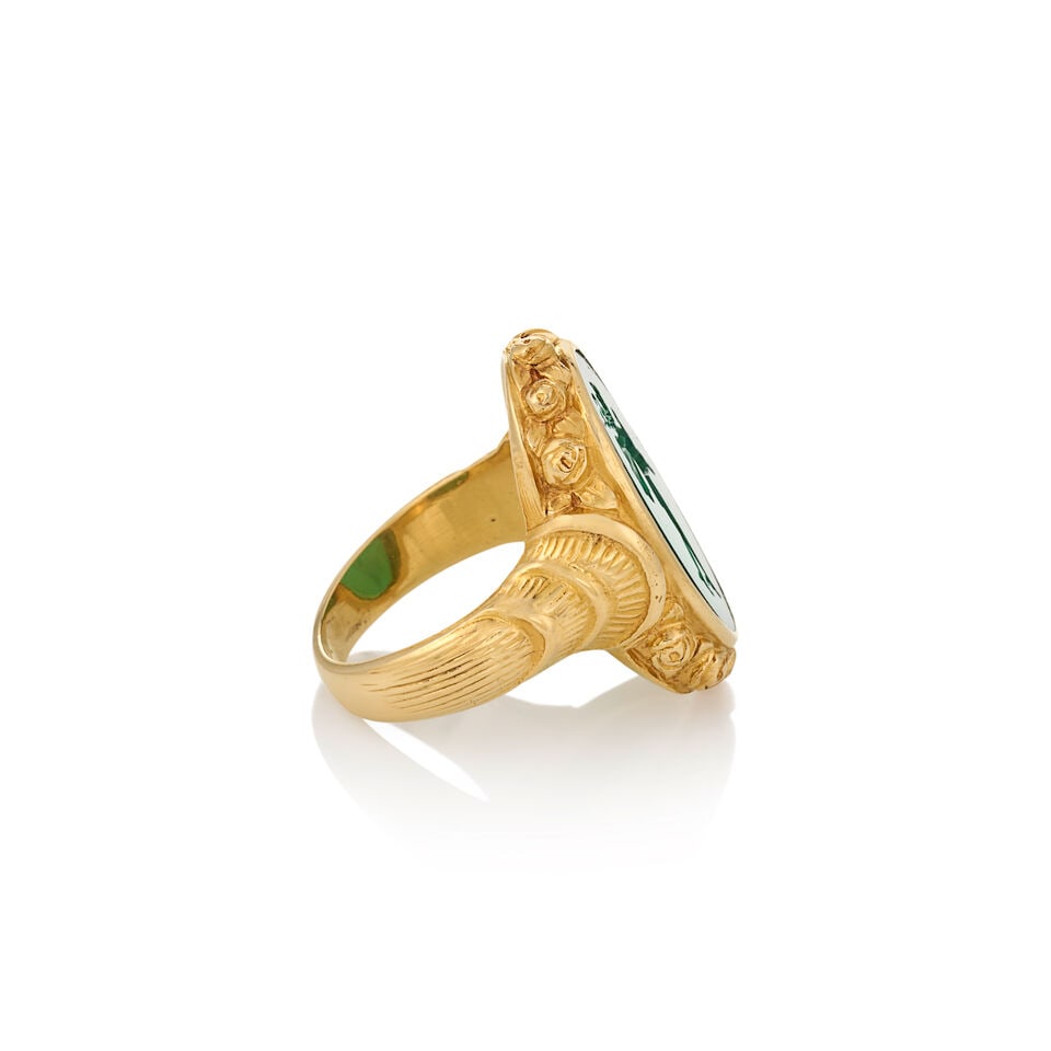 AN 18K GOLD AND INTAGLIO RING - 4