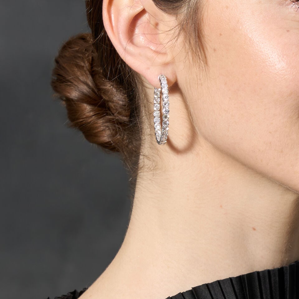 A PAIR OF 14K WHITE GOLD AND DIAMOND HOOP EARRINGS - 2
