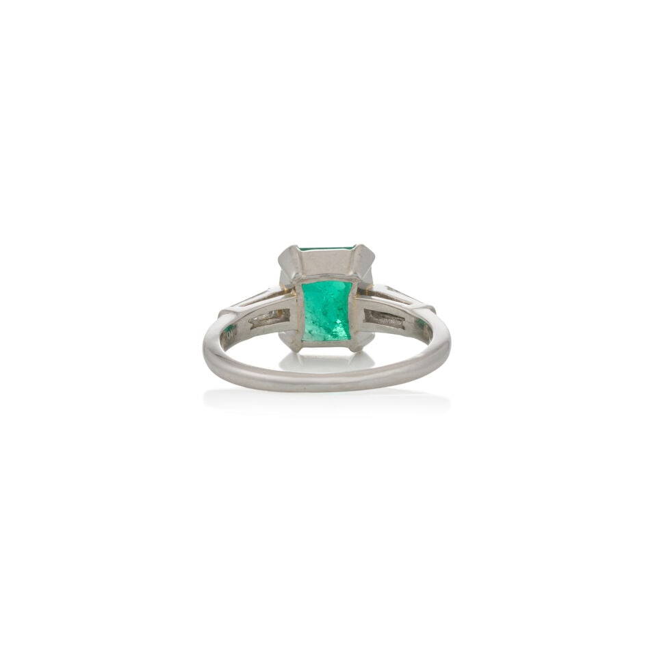 A PLATINUM, EMERALD, AND DIAMOND RING - 2