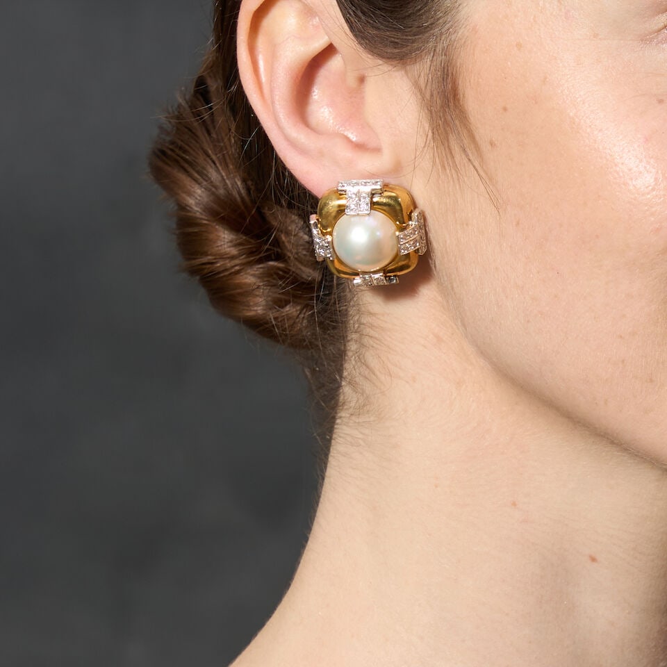 A PAIR OF BI-COLOR GOLD, MABÉ PEARL, AND DIAMOND EARRINGS - 2