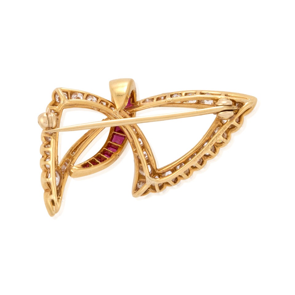 OSCAR HEYMAN: AN 18K GOLD, RUBY, AND DIAMOND PENDANT/BROOCH - 4