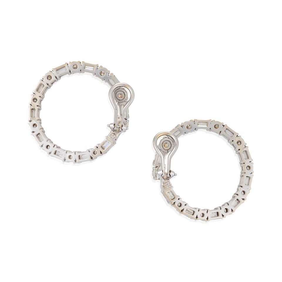 A PAIR OF 18K WHITE GOLD AND DIAMOND HOOP EARRINGS - 3