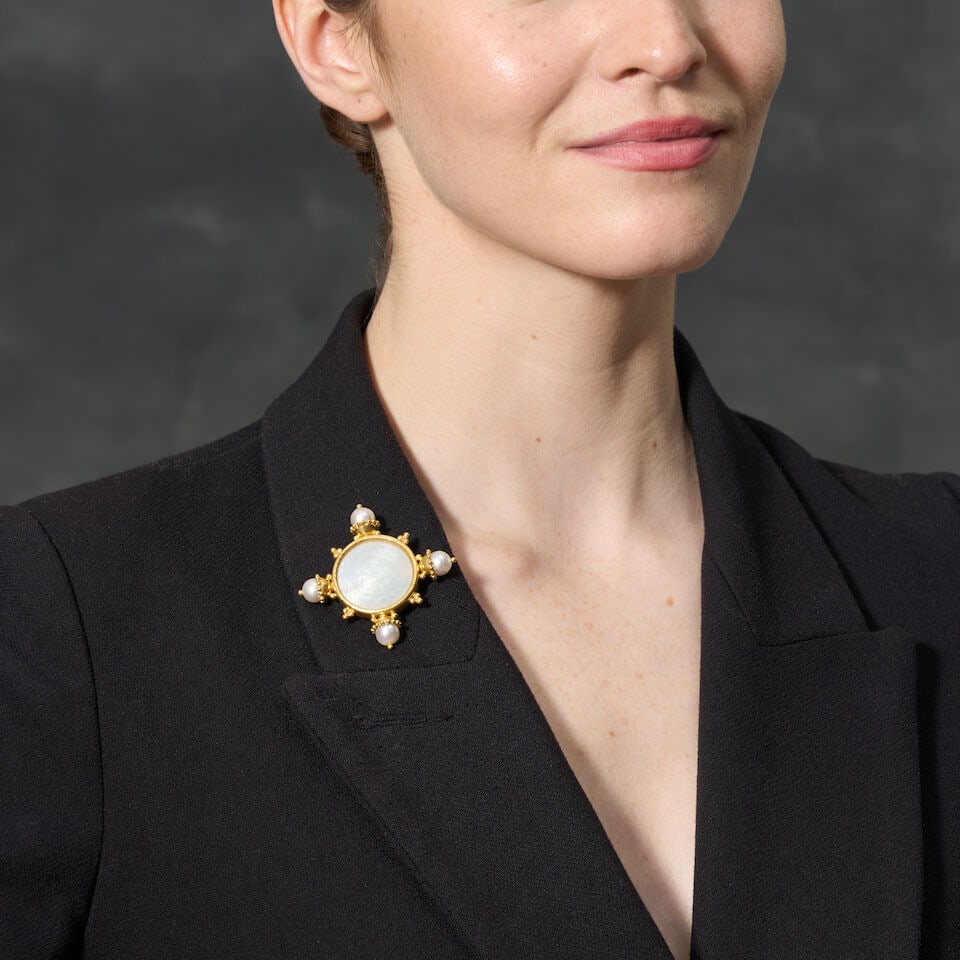 ELIZABETH LOCKE: AN 18K GOLD, MOTHER-OF-PEARL, AND CULTURED PEARL BROOCH - 2