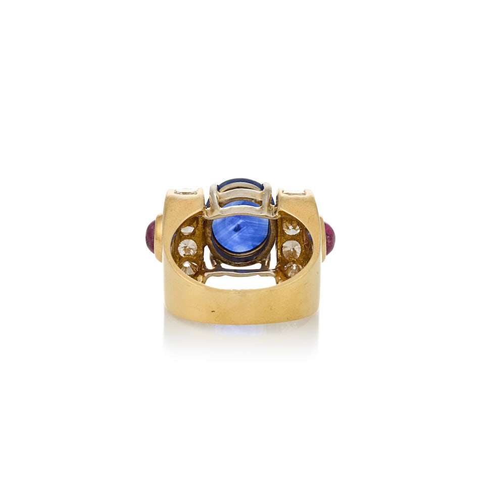 AN 18K GOLD, SAPPHIRE, RUBY, AND DIAMOND RING - 4