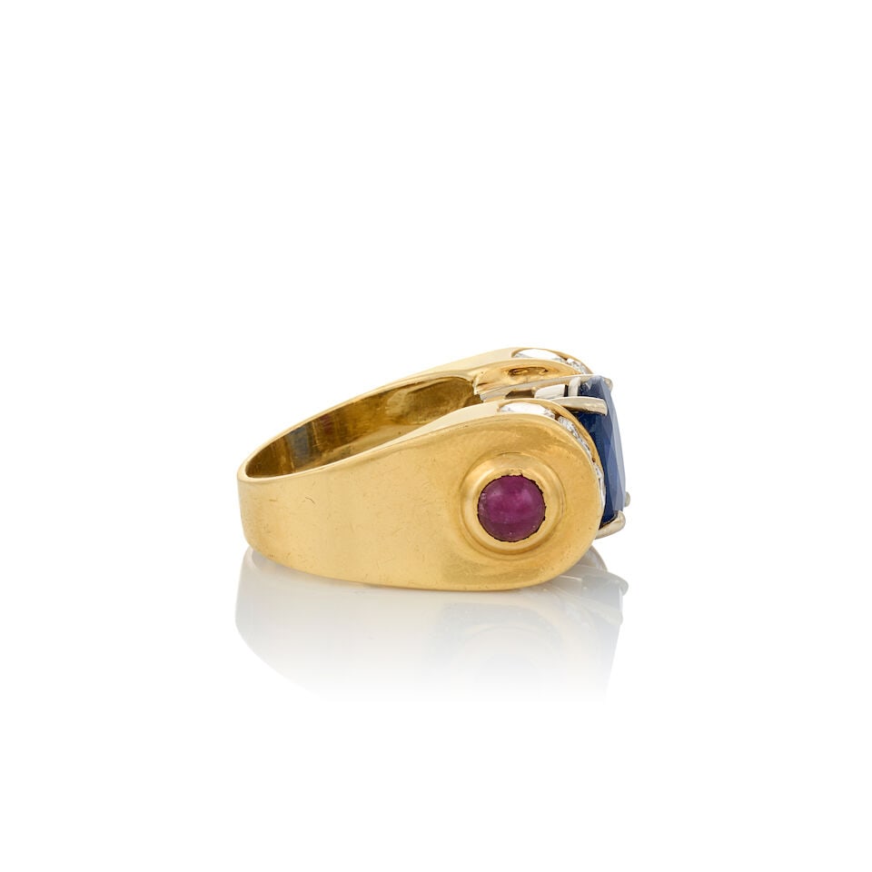 AN 18K GOLD, SAPPHIRE, RUBY, AND DIAMOND RING - 5