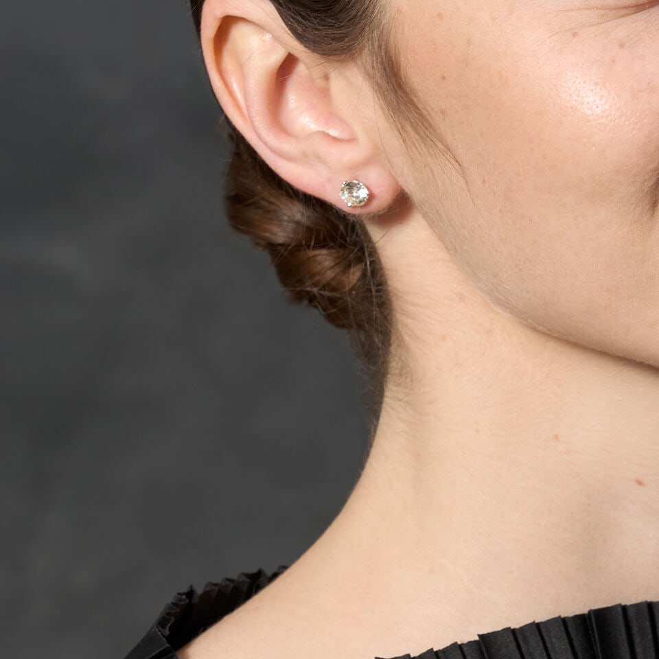 A PAIR OF DIAMOND EARSTUDS - 2