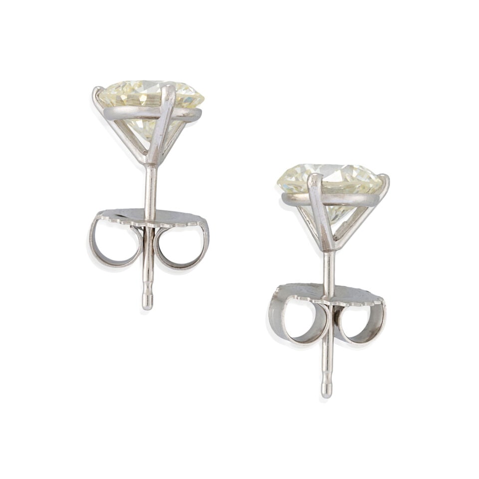 A PAIR OF DIAMOND EARSTUDS - 3