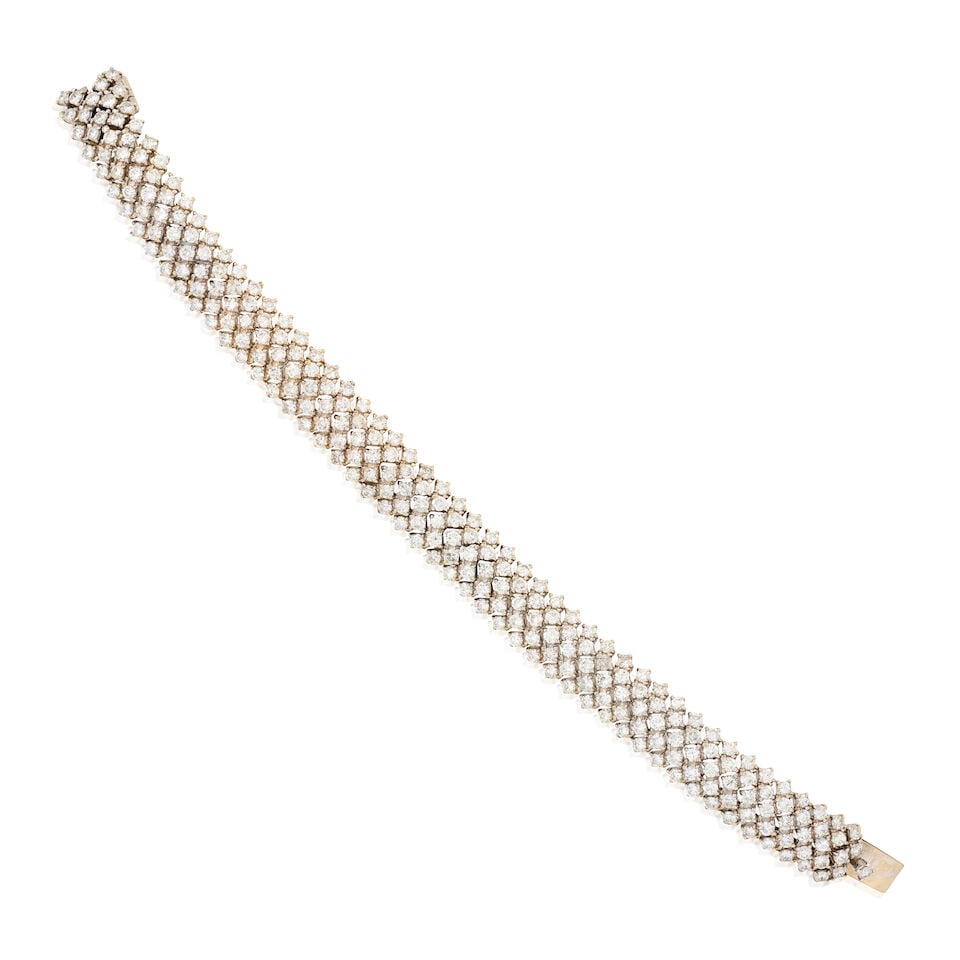 A GOLD AND DIAMOND BRACELET - 5