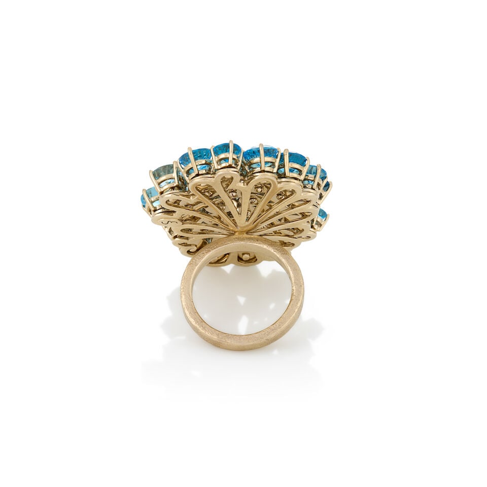 H. STERN: A LARGE 18K GOLD AND BLUE TOPAZ 'GRUPO CORPO' RING - 3