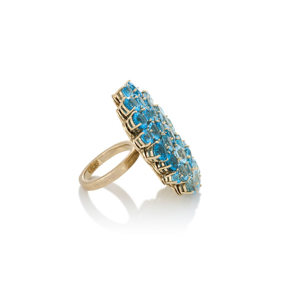 H. STERN: A LARGE 18K GOLD AND BLUE TOPAZ 'GRUPO CORPO' RING - 4