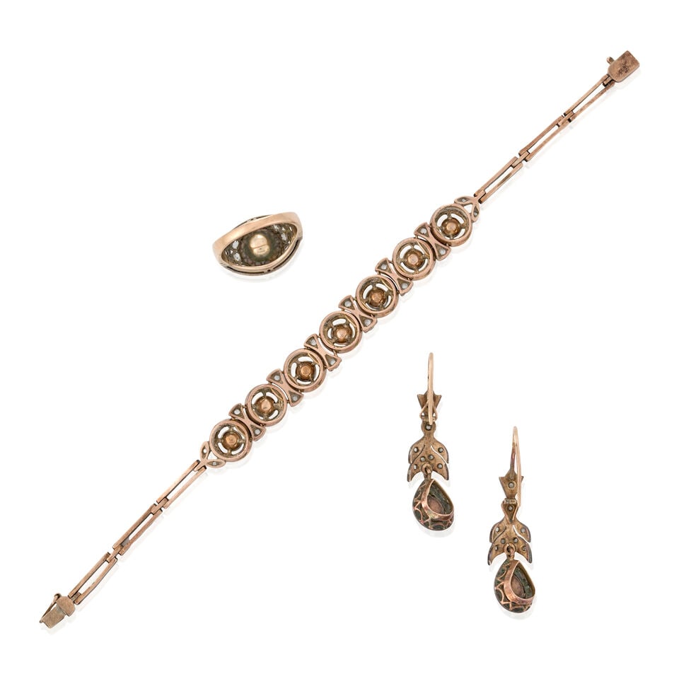 A SUITE OF DIAMOND JEWELRY - 3