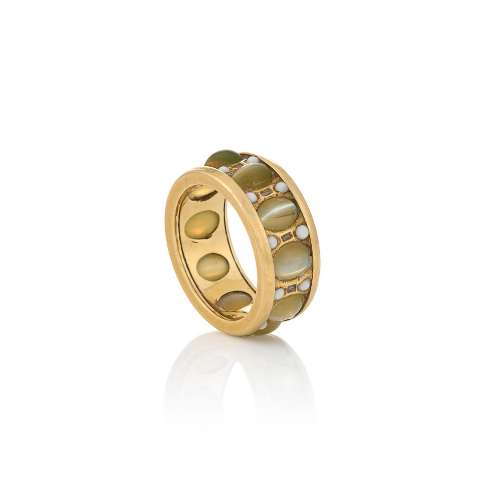 MARGRET CRAVER: AN 18K GOLD, CAT'S EYE CHRYSOBERYL, AND ENAMEL RING, CIRCA 1950 - 3
