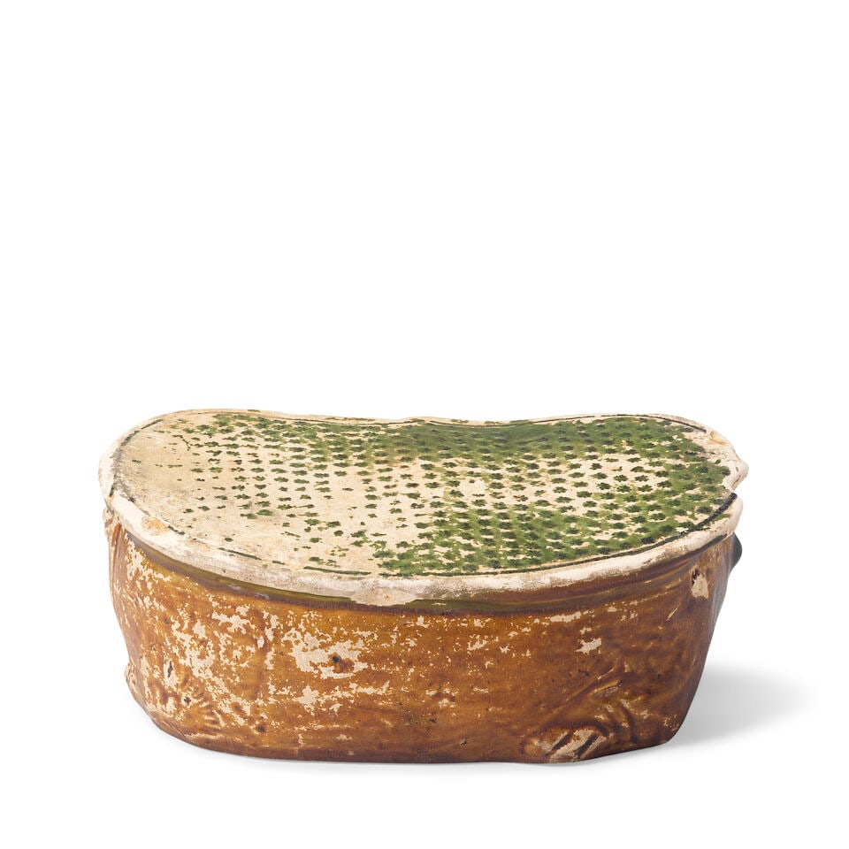 AN AMBER AND GREEN-GLAZED POTTERY 'LION' PILLOW Jin Dynasty - 2