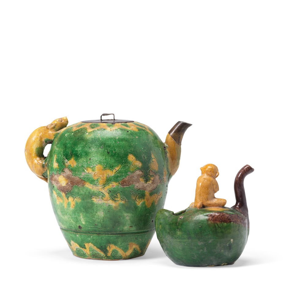 A SANCAI GLAZED POTTERY WATERPOT AND A SANCAI-GLAZED TEAPOT Ming Dynasty (3) - 2