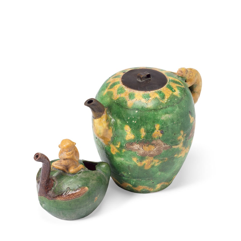 A SANCAI GLAZED POTTERY WATERPOT AND A SANCAI-GLAZED TEAPOT Ming Dynasty (3) - 3