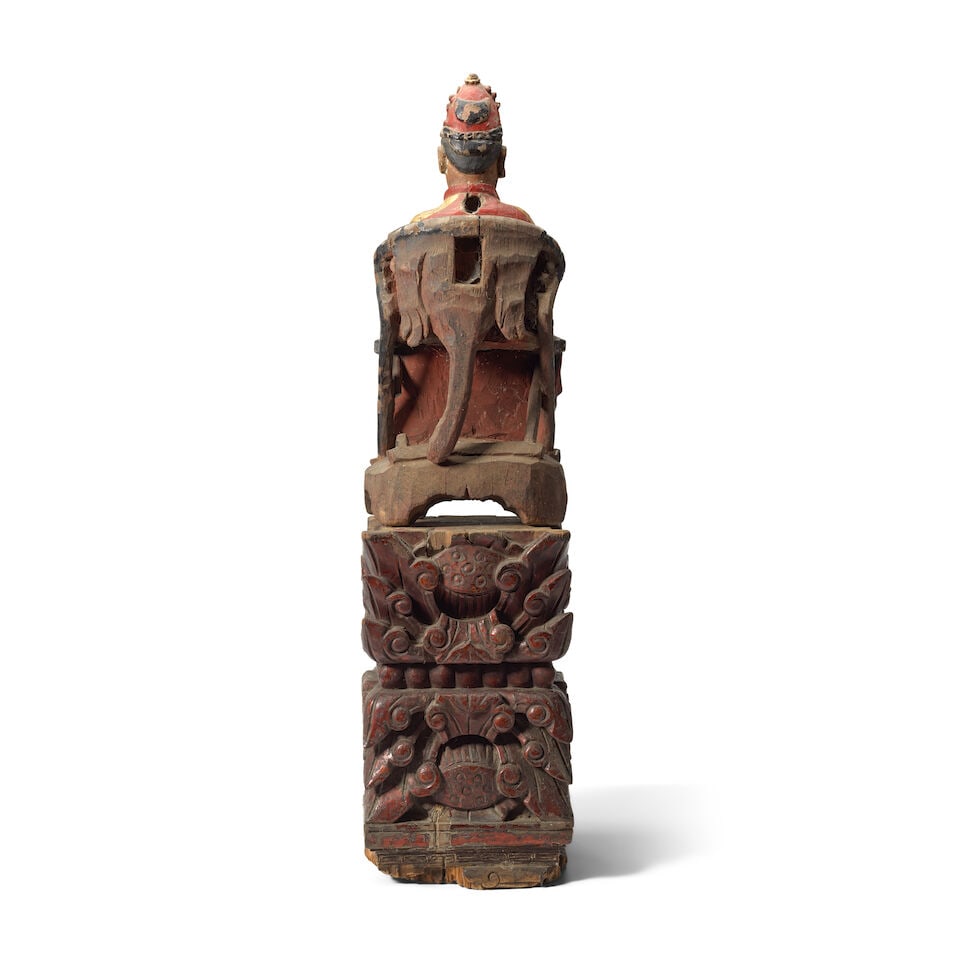 A LARGE CARVED GILT AND LACQUERED WOOD SEATED FIGURE Ming Dynasty (2) - 2