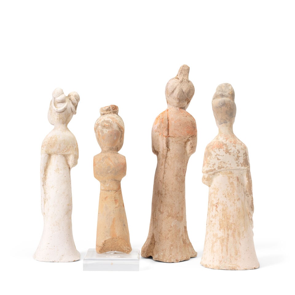 A GROUP OF FOUR POTTERY FIGURES OF LADIES Tang Dynasty (5) - 3