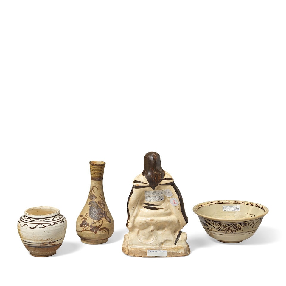 A CIZHOU FIGURE OF ZHENWU AND THREE CIZHOU VESSELS Yuan/Ming Dynasty (4) - 2