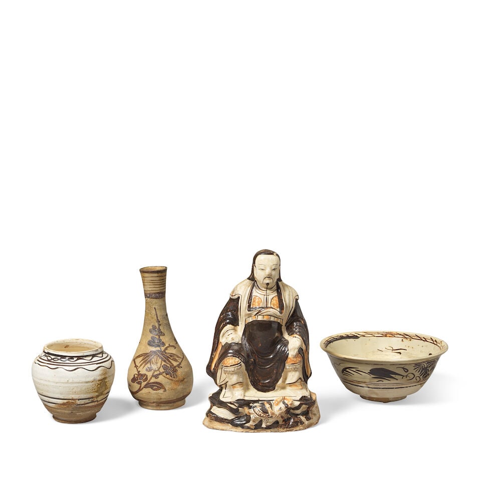 A CIZHOU FIGURE OF ZHENWU AND THREE CIZHOU VESSELS Yuan/Ming Dynasty (4) - 3