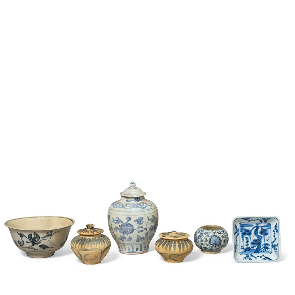 A GROUP OF BLUE AND WHITE WARES Ming Dynasty (9) - 2