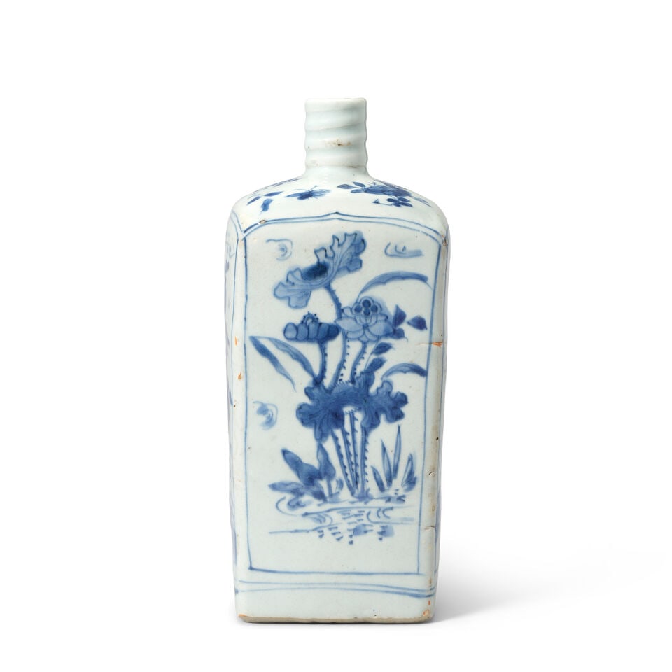 A BLUE AND WHITE SQUARE GIN BOTTLE Late Ming Dynasty - 2
