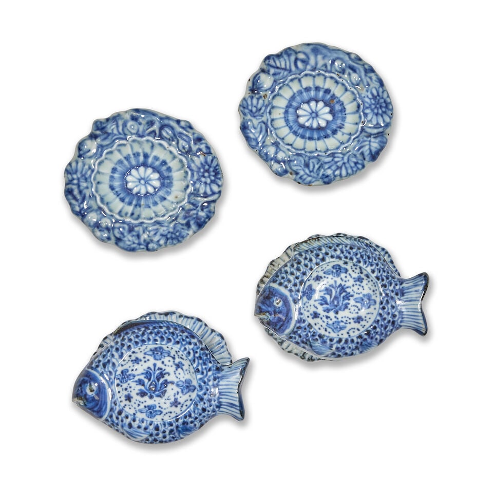 A PAIR OF BLUE AND WHITE 'FISH' SALTS AND A PAIR OF 'FLORAL' SALTS Kangxi and Qianlong (4) - 2