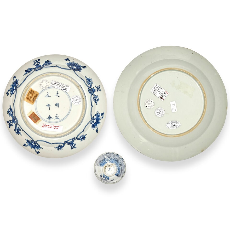 A BLUE AND WHITE 'ROTTERDAM RIOT' DISH AND TEA BOWL, AND A BLUE AND WHITE 'BURGHLEY HOUSE' DISH ... - 2