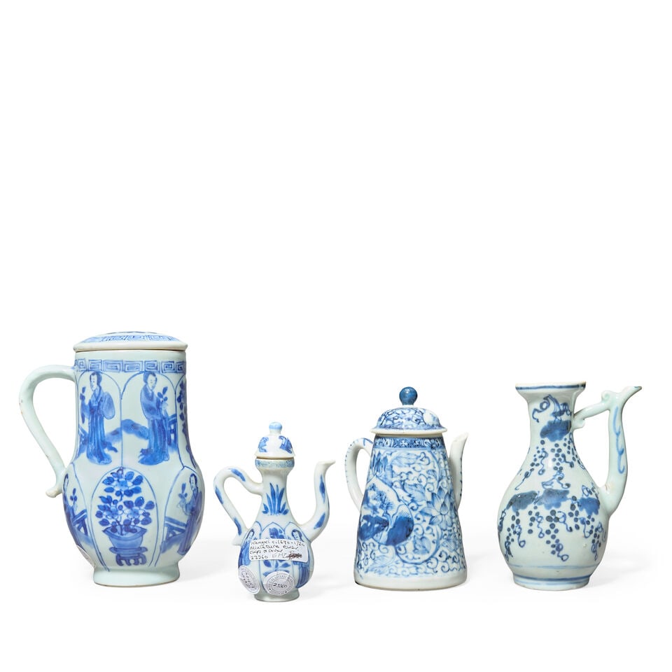 A GROUP OF FOUR BLUE AND WHITE VESSELS Kangxi (7) - 2