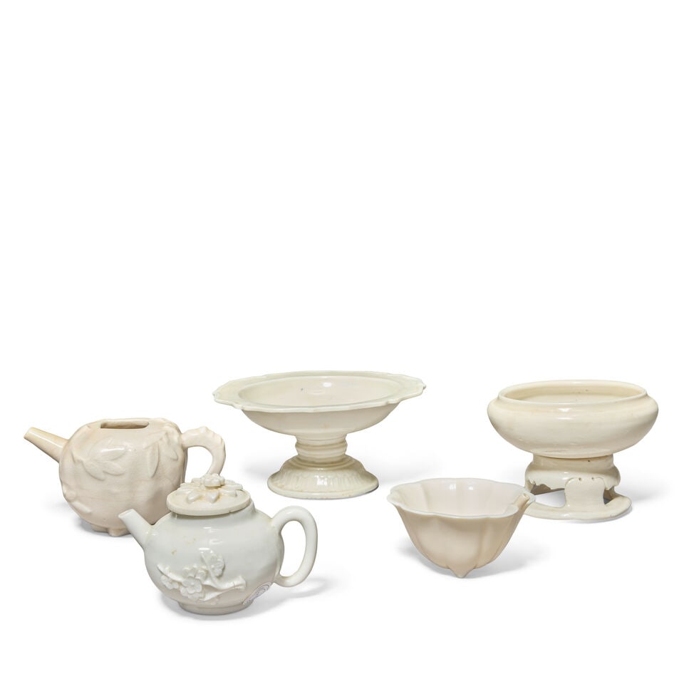 A GROUP OF BLANC-DE-CHINE WARES 17th/18th century (7) (1 of 2)