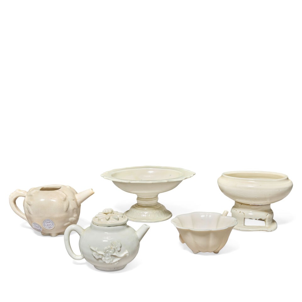 A GROUP OF BLANC-DE-CHINE WARES 17th/18th century (7) - 2