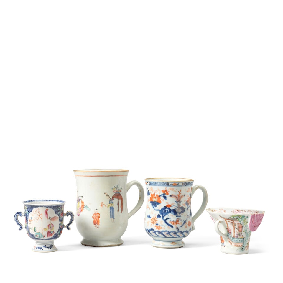 A CHINESE IMARI TANKARD, A FAMILLE ROSE LIBATION CUP, A FAMILLE ROSE TANKARD AND A DOUBLE HANDL... - 3