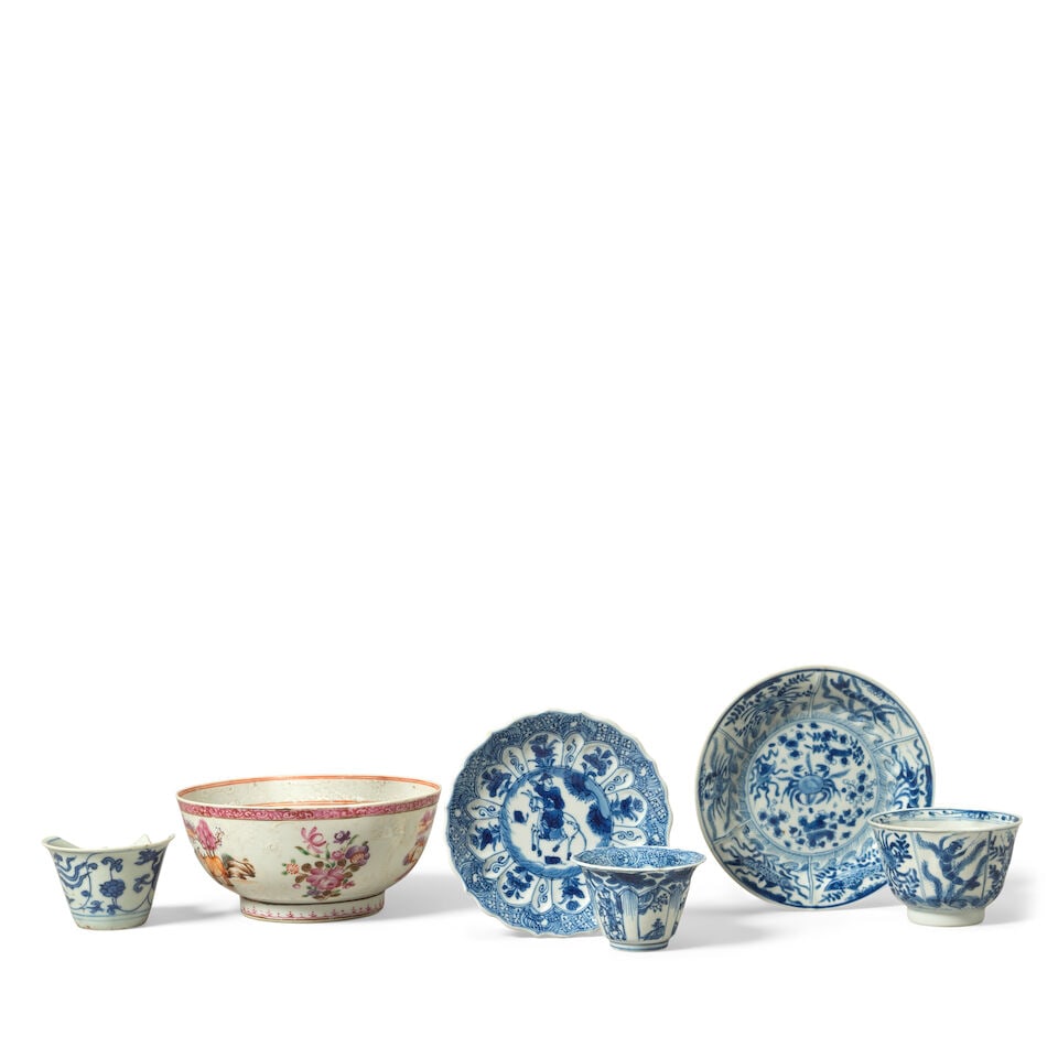 A GROUP OF BLUE AND WHITE CUPS, SAUCERS AND A FAMILLE ROSE BOWL Kangxi/Qianlong (6) - 2