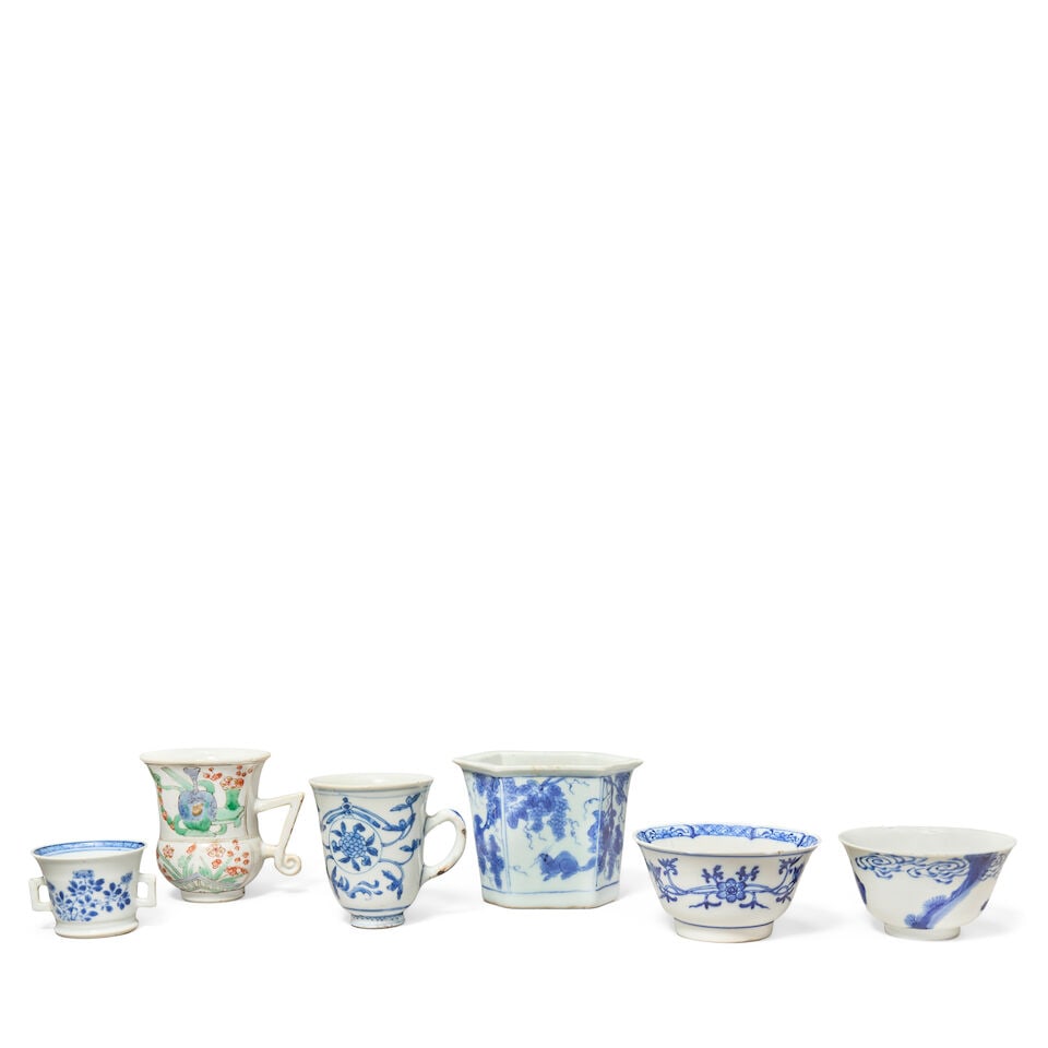 FIVE BLUE AND WHITE VESSELS AND A FAMILLE VERTE HANDLED CUP Kangxi to Qianlong (6) - 2