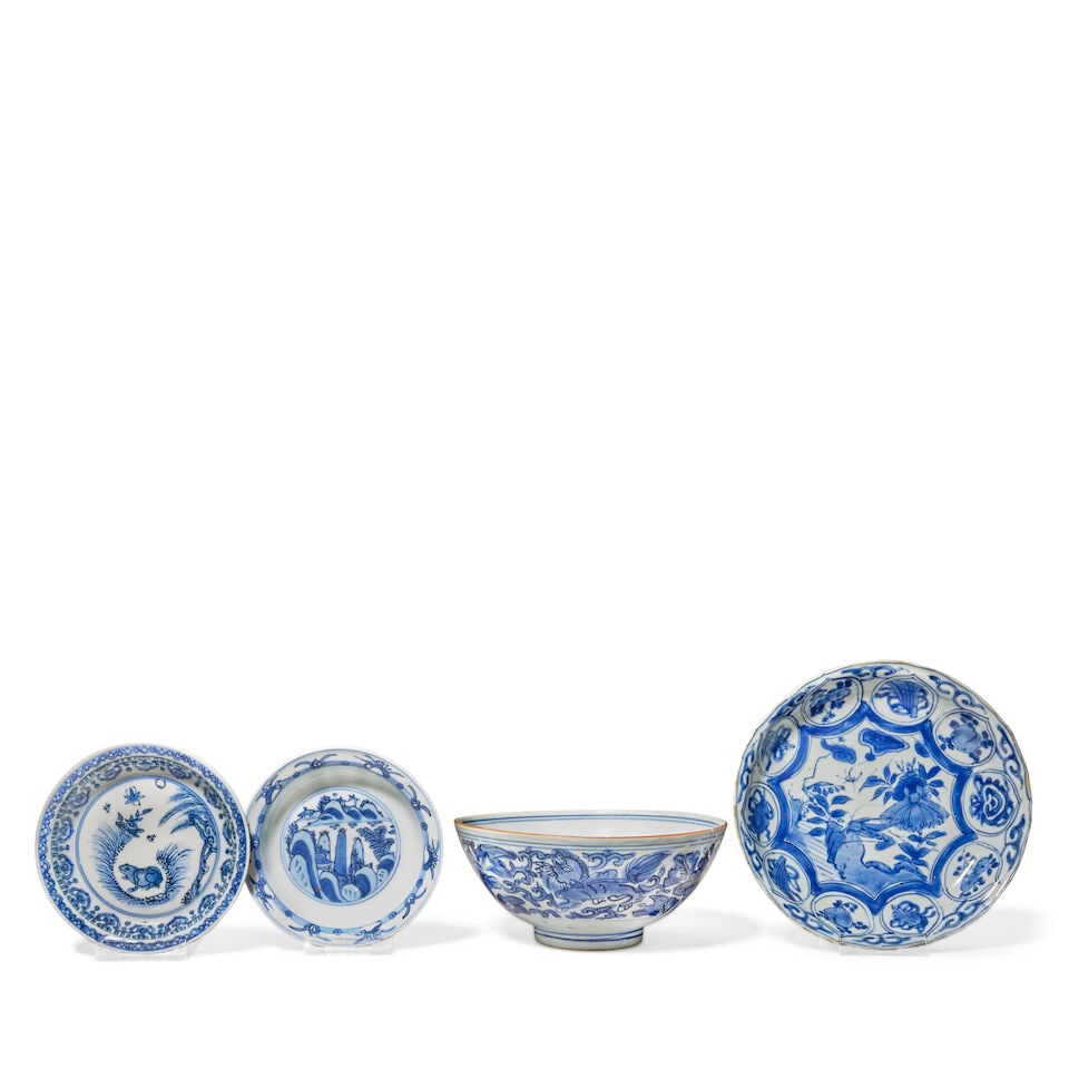 A GROUP OF BLUE AND WHITE WARES Late Ming Dynasty (4) (1 of 3)
