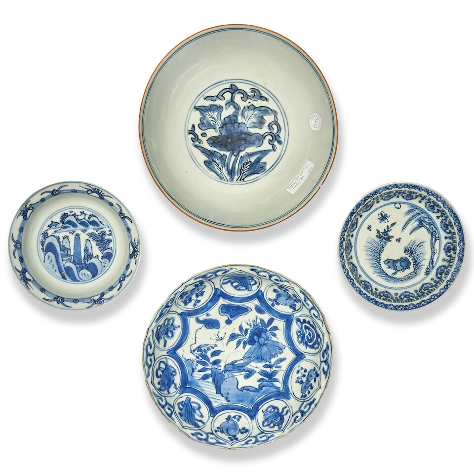 A GROUP OF BLUE AND WHITE WARES Late Ming Dynasty (4) - 2