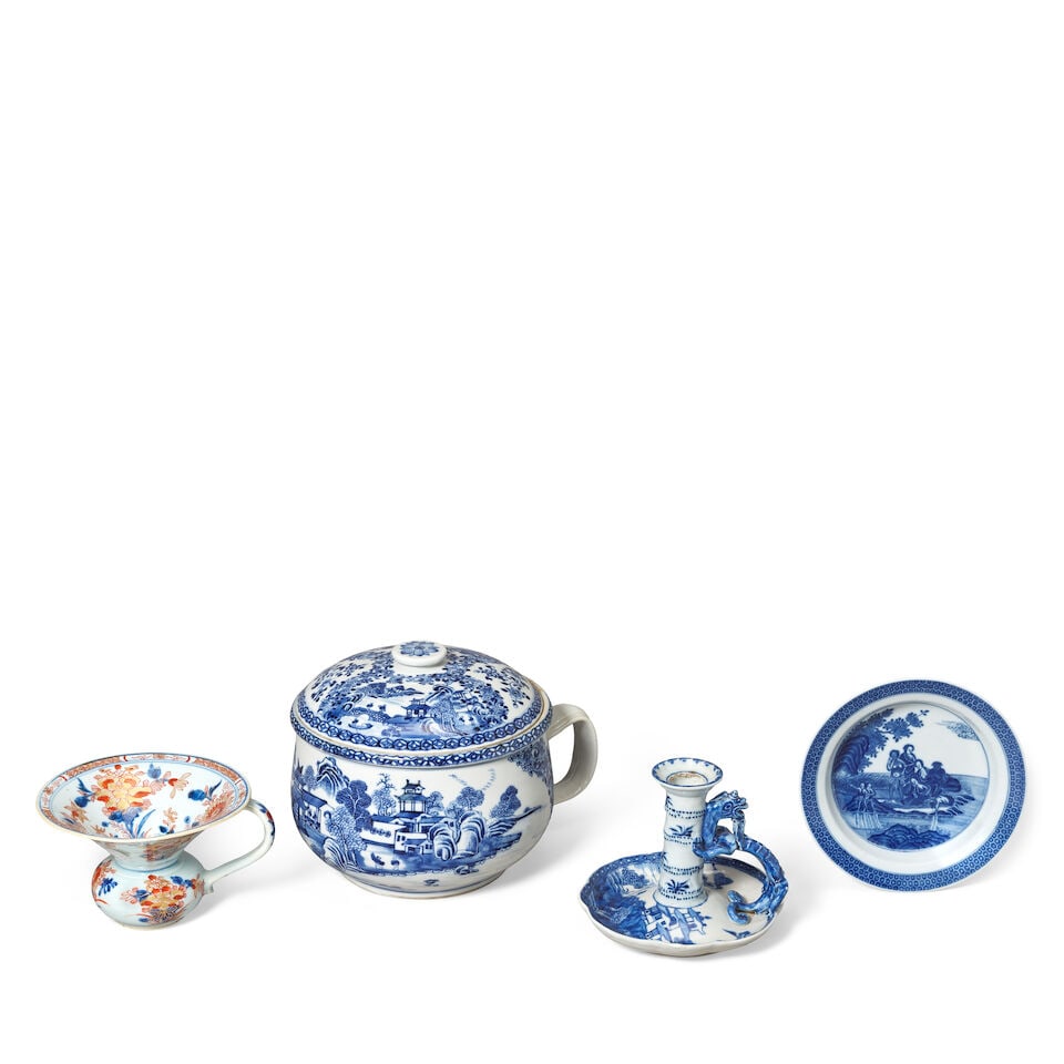 A BLUE AND WHITE CANDLESTICK, A CHAMBER POT, A CHINESE IMARI HANDLED SPITTOON AND A BLUE AND WHI... - 2
